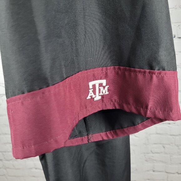 Texas A&M University Aggies Black & Maroon Zipped College Graduation Gown - Picture 8 of 10